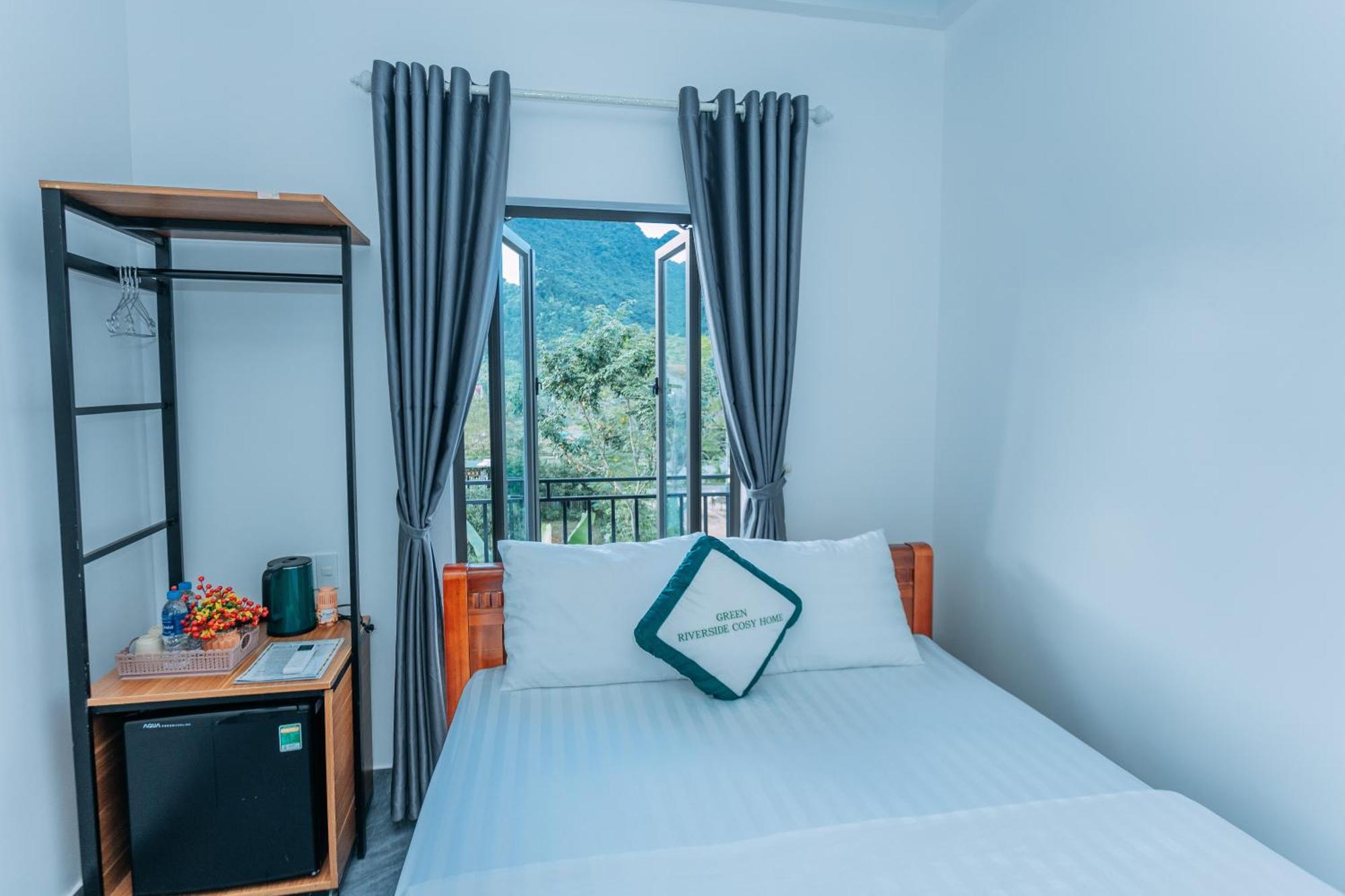 Green Riverside Cosy Home Phong Nha Bagian luar foto